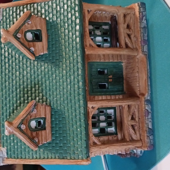 Vintage 1996 Christmas Valley THE LODGE BUILDING Pre Owned. - Picture 2 of 4